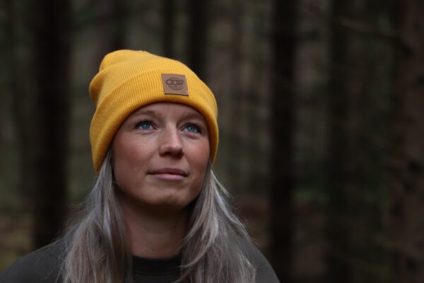 vrouw met beanie odr baits